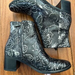 Patricia Nash Metallic Leaves  Black Floral Embossed Ankle Booties